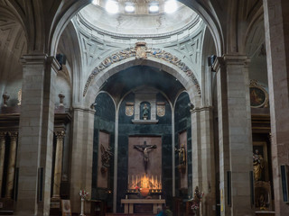 Altar in einer Kirche irgendwo in Spanien auf dem Jakobsweg