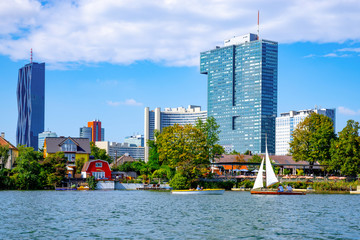 Wien, an der Donau mit Donau-City