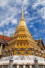 Fototapeta na wymiar Southern Golden Chedi at Wat Phra Kaew
