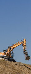 CONSTRUCTION MACHINERY - Excavator on construction side © Wojciech Wrzesień