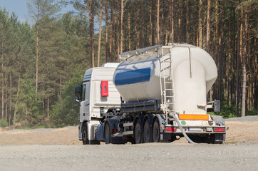 TRUCK CISTERN - A vehicle with delivery of building materials   © Wojciech Wrzesień