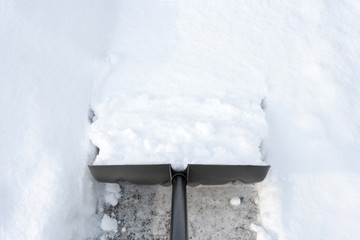 shovel snow