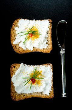 Melba toast with goat's cheese and bottarga