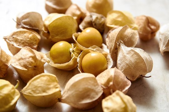 Physalis with and without shells