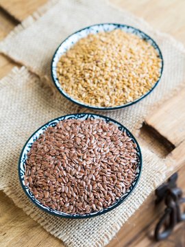 Brown and golden linseed in bowls