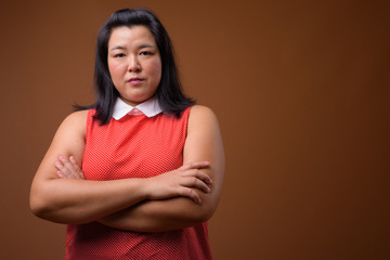 Obraz premium Beautiful overweight Asian woman with arms crossed