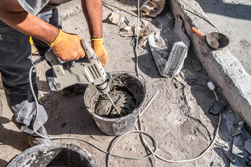 Obraz premium Preparation of tile glue