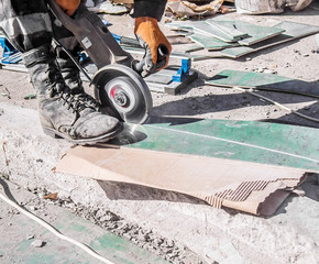 Cutting ceramic granite tiles with a power tool