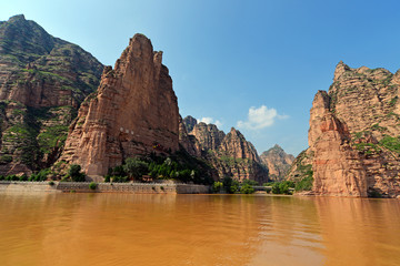 Fototapeta na wymiar rocce sulla via delle Grotte Bin Lin Si - Cina