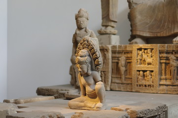 Statuette assise