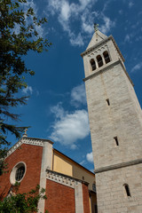Pfarrkirche des Hl. Pelagius mit Kirchturm