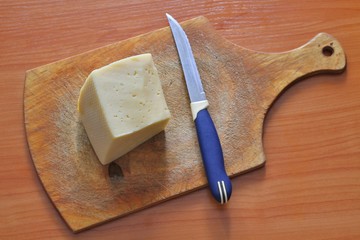 A piece of cheese and a knife