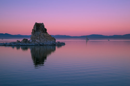 USA, California, Mono Lake at sunset, South Tufa