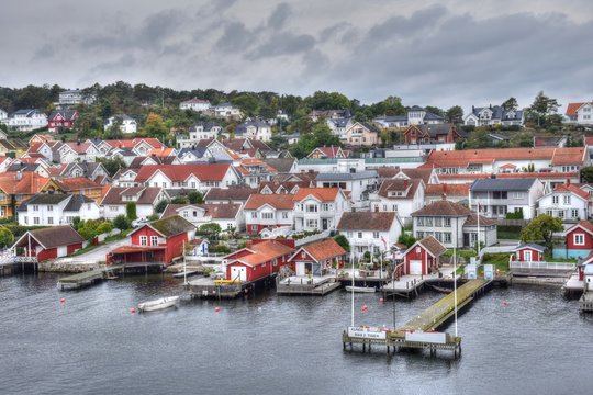 Langesund, Bamble, Norwegen, Telemark, Hafen, Stadt, Hang, Haus, Kirche, F&auml;hre, Autof&auml;hre, D&auml;nemark, Schiff, Kai, Mole, Kirchturm, Boje, Wald, K&uuml;ste