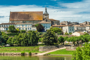 France, Gironde, l'Isle (river) in Guïtres in front of the abbey church of Notre-Dame (Monument historique, designation given to some national heritage sites in France)