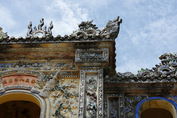 Porte ouvragée