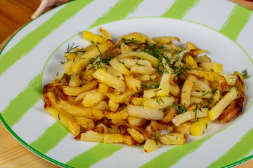 Fried potato with herbs