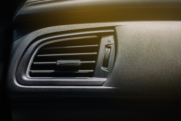 Car air conditioner with scroll wheel tuner