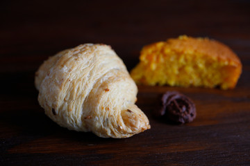 Unsweetened italian croissant