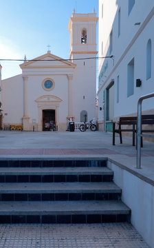 Iglesia de San Jaime y Santa Ana en el casco antiguo de Benidorm, en Alicante, Espa&ntilde;a. Lugar tur&iacute;stico de Espa&ntilde;a muy famoso en toda Europa y el mundo.