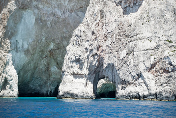 skały nad wodą © nepos_foto