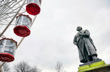 edinburgh statue