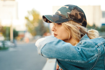 Fototapeta premium Casual dreamy girl watching the city from a higher point