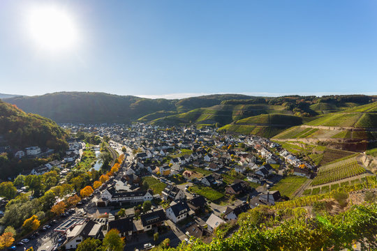 Weinort Rech am Rotweinwanderweg im Ahrtal