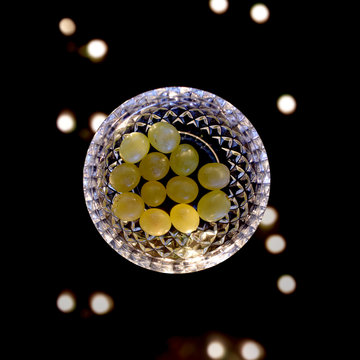 CELEBRATION OF THE NEW YEAR, TRADITION OF TWELVE GRAPES OF LUCK WITH THE CLOCK WITH TWELVE BELLS