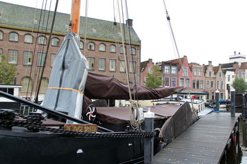 seitenansicht eines segelschiffs  in leiden süd holland niederlande fotografiert während einer...