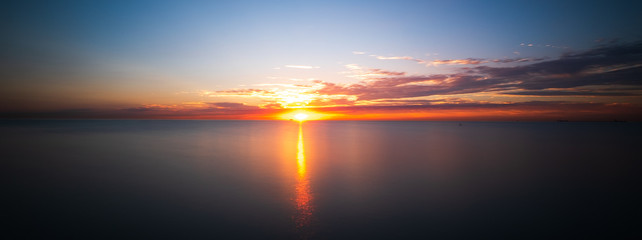 Obraz na płótnie Canvas Sunrise over Lake Michigan