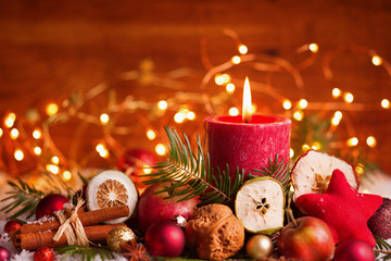 Advent, Weihnachten  -  Kerze mit schöner Weihnachtsdekoration