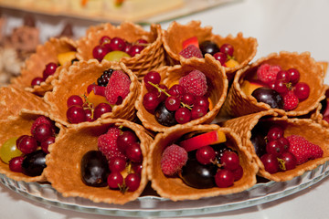 Waffle tube with fruit