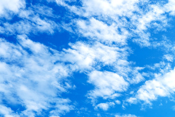 Naklejka premium Beautiful blue sky with cloudy. Color sky is clear with white clouds on natural background.
