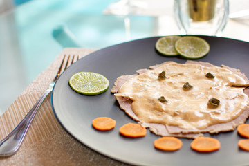 Plato Vitel Tone