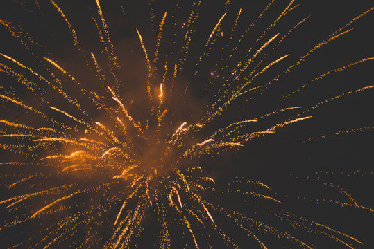 Feliz Ano Novo Fundo Com Fogos De Artifício Ilustração - Getty Images