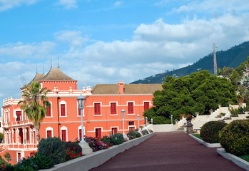 Garden path to a colonial house 