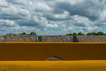 campeche ciudad amurallada,piedra construcciones,piratas,mexico