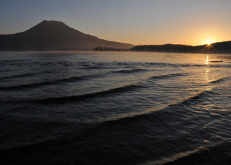 阿寒湖の夜明け