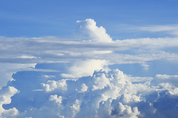 Naklejka na ściany i meble Beautiful clouds with blue sky background