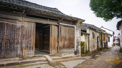 Fototapeta na wymiar Old narrow streets of Tongli in China