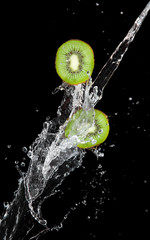 Fototapeta na wymiar kiwi and waters splashes