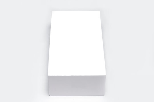 Minimalist White Box on a Seamless White Background for Product Packaging Design. Perfect for showcasing product packaging concepts or as a mockup for branding designs.