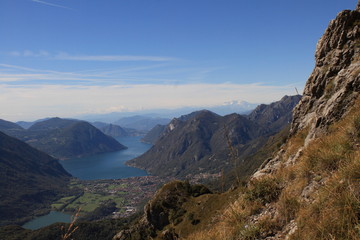 Zauberhafte Alpenlandschaft; Blick vom Monte Grona zum Luganer See und Monte Rosa