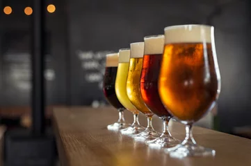 Photo sur Plexiglas Alcool Bière pression dans des verres