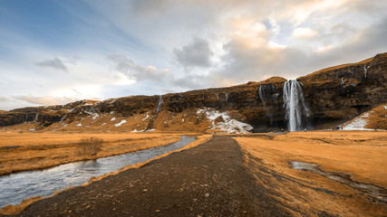Fototapeta na wymiar Seljalandsfoss, Wasserfall im Süden von Island