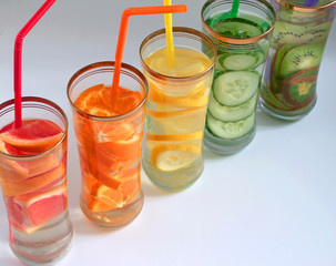 Fototapeta na wymiar detox water of different kinds from fruits and vegetables