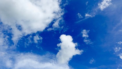 Obraz premium Dramatic deep blue sky with puffy white clouds in bright clear spring day times. 