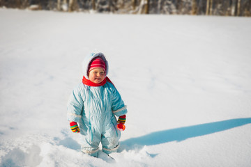 Fototapeta na wymiar cute little toddler girl in winter nature