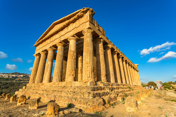 Fototapeta premium Temple of Concordia, located in the park of the Valley of the Temples in Agrigento, Sicily, Italy